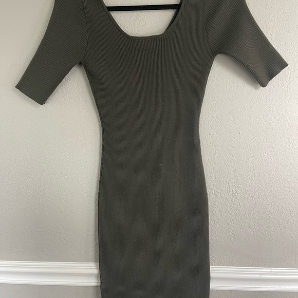 Lulu’s fitted dress , size S - Picture 2 of 2